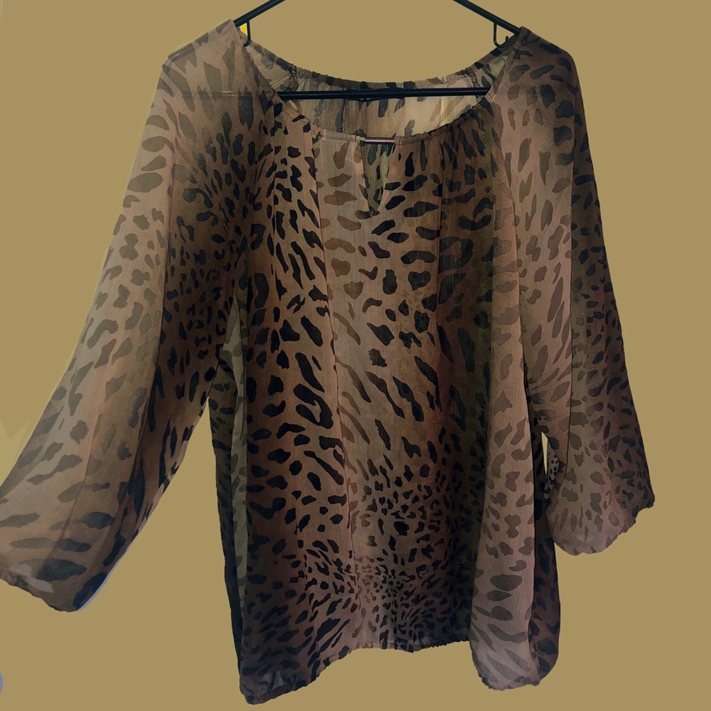 Long sleeve cheetah print top